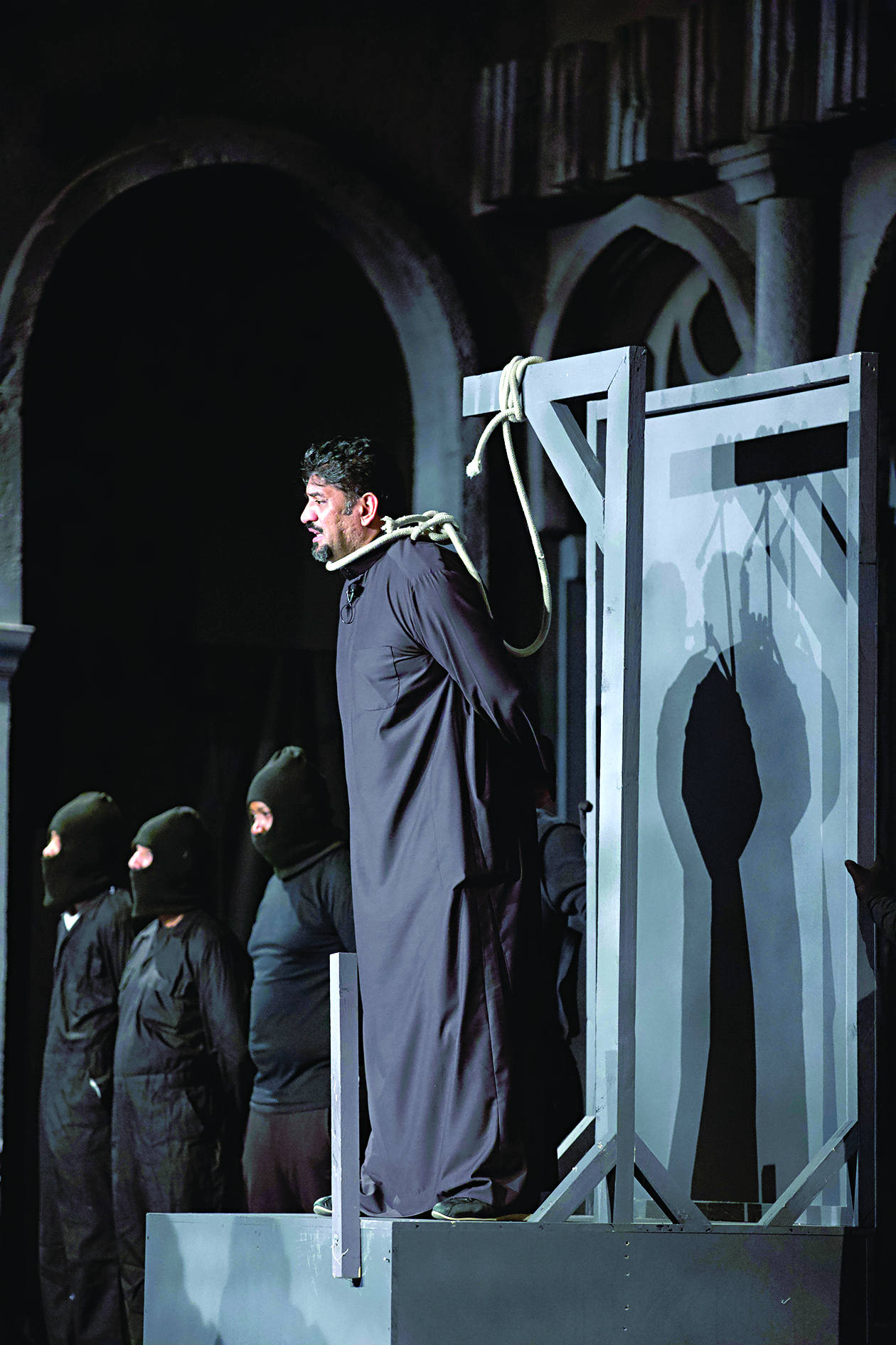 مشعل شايع على منصة الإعدام 