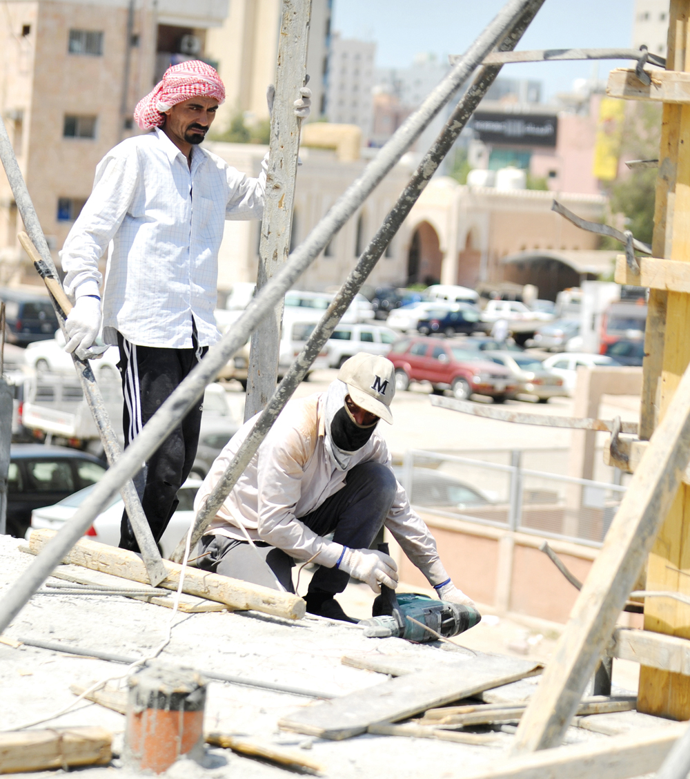 القبعات والشماغات لا تقي لهيب الشمس 