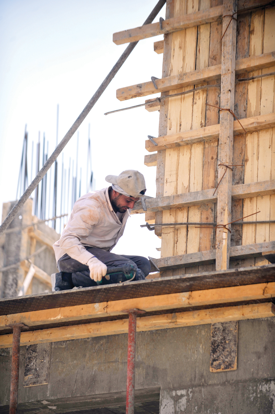 استراحة في ظل عمود 