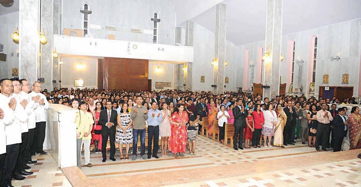 u0642u062fu0627u0633 u062fu0627u062eu0644 u0627u0644u0643u0646u064au0633u0629 u0627u0644u0643u0627u062bu0648u0644u064au0643u064au0629 u0641u064a u0625u062du062fu0649 u0627u0644u0645u0646u0627u0633u0628u0627u062a u0627u0644u0633u0627u0628u0642u0629