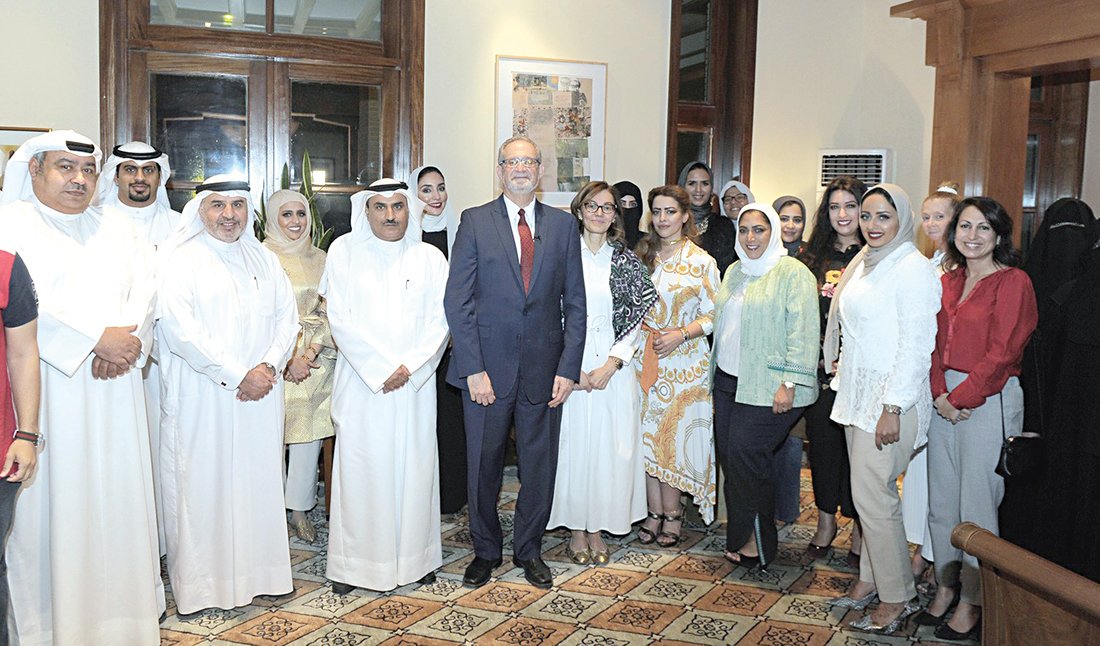 u0633u064au0644u0641u0631u0645u0627u0646 u0645u0639 u0627u0644u062eu0631u064au062cu064au0646 u0645u0646 u062fu0648u0631u0629 u0627u0644u0644u063au0629 u0627u0644u0625u0646u0643u0644u064au0632u064au0629 