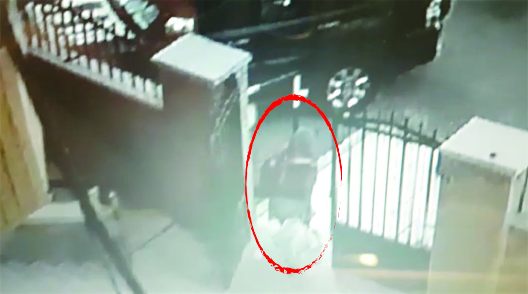 u0627u0644u0645u0631u0623u0629 u0644u062fu0649 u062eu0631u0648u062cu0647u0627 u0645u062du0645u0644u0629 u0628u0627u0644u0623u062du0630u064au0629 