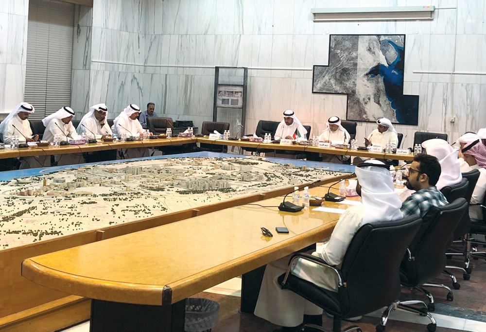 جانب من اجتماع لجنة العاصمة 