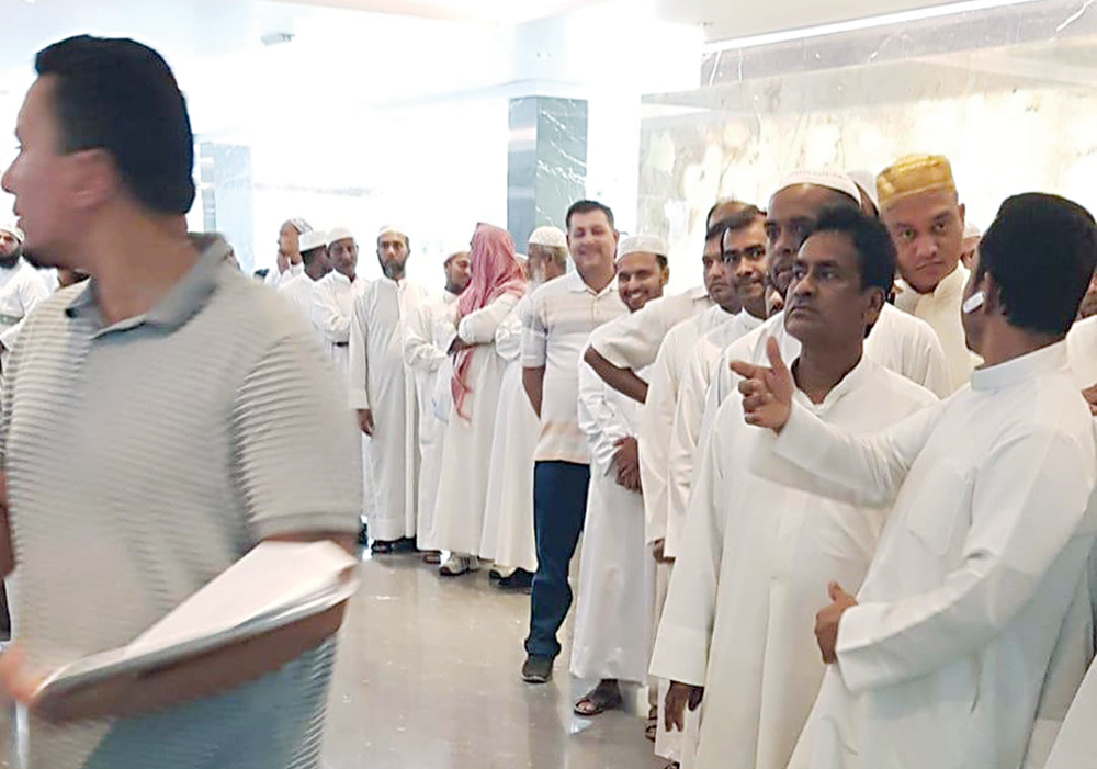 u062au0646u0633u064au0642 u0627u0644u0639u0645u0627u0644u0629 u0644u062au0648u0632u064au0639 u0631u0648u0627u062au0628u0647u0645 