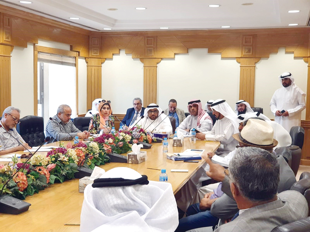 u0645u0646 u0627u062cu062au0645u0627u0639 u0627u0644u0648u0643u064au0644 u0645u0639 u0645u0645u062bu0644u064a u0645u0635u0627u0646u0639 u0627u0644u0623u0633u0641u0644u062a