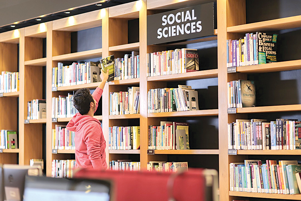 جانب من مكتبة الجامعة