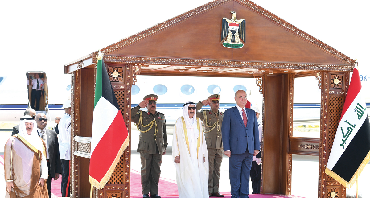 صاحب السمو والرئيس العراقي خلال مراسم الاستقبال الرسمي في مطار بغداد
