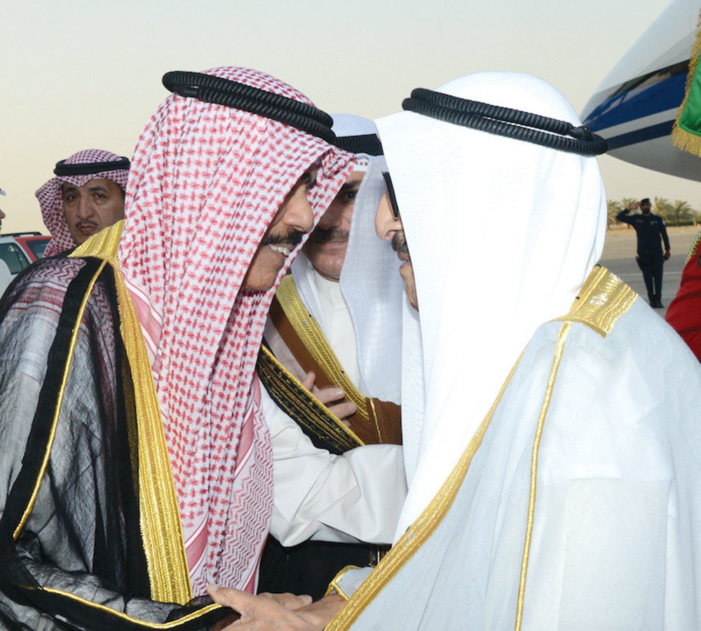 صاحب السمو لدى عودته وفي استقباله ولي العهد