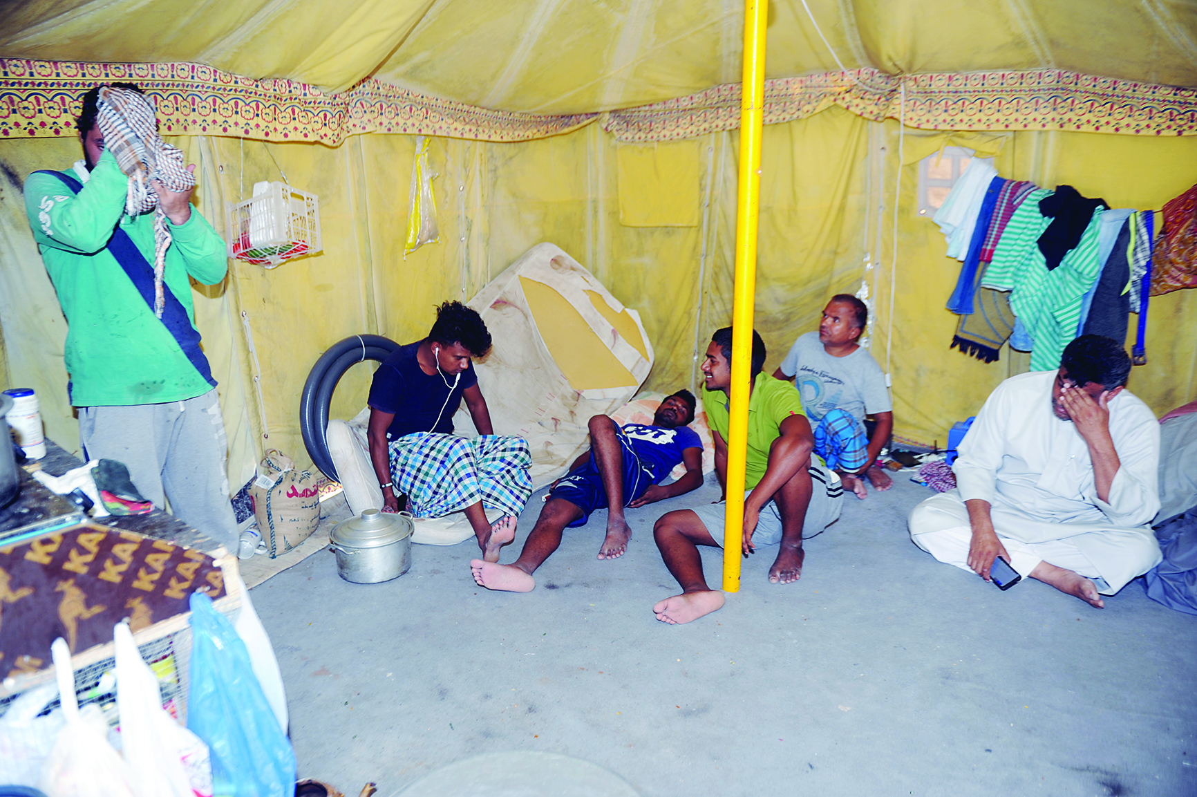 u0639u0645u0627u0644u0629 u0647u0631u0628u062a u0625u0644u0649 u0627u0644u062eu064au0645u0629 u0645u0639 u0642u062fu0648u0645 u0627u0644u0645u0641u062au0634u064au0646           t                     (u062au0635u0648u064au0631 u0628u0633u0627u0645 u0632u064au062fu0627u0646)