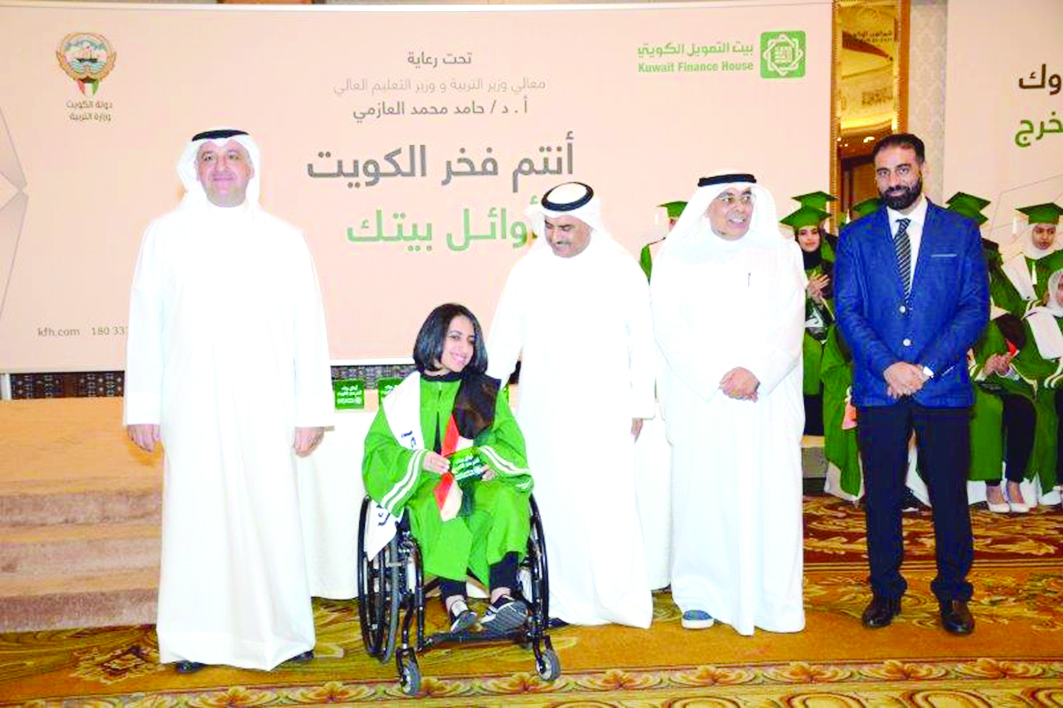 تكريم متفوقة من ذوي الاحتياجات