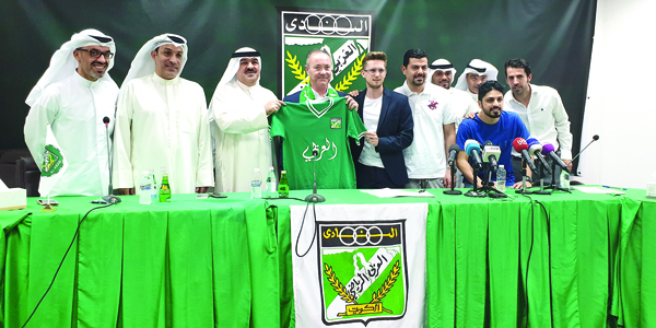 u0645u0627u0631u062au064au0646u064au0632 u064au062au0633u0644u0645 u0642u0645u064au0635 u0627u0644u0639u0631u0628u064a u0641u064a u0627u0644u0633u0628u0639u064au0646u0627u062a u0645u0646 u0639u0627u0634u0648u0631 u0639u0642u0628 u062au0648u0642u064au0639 u0627u0644u0639u0642u062f