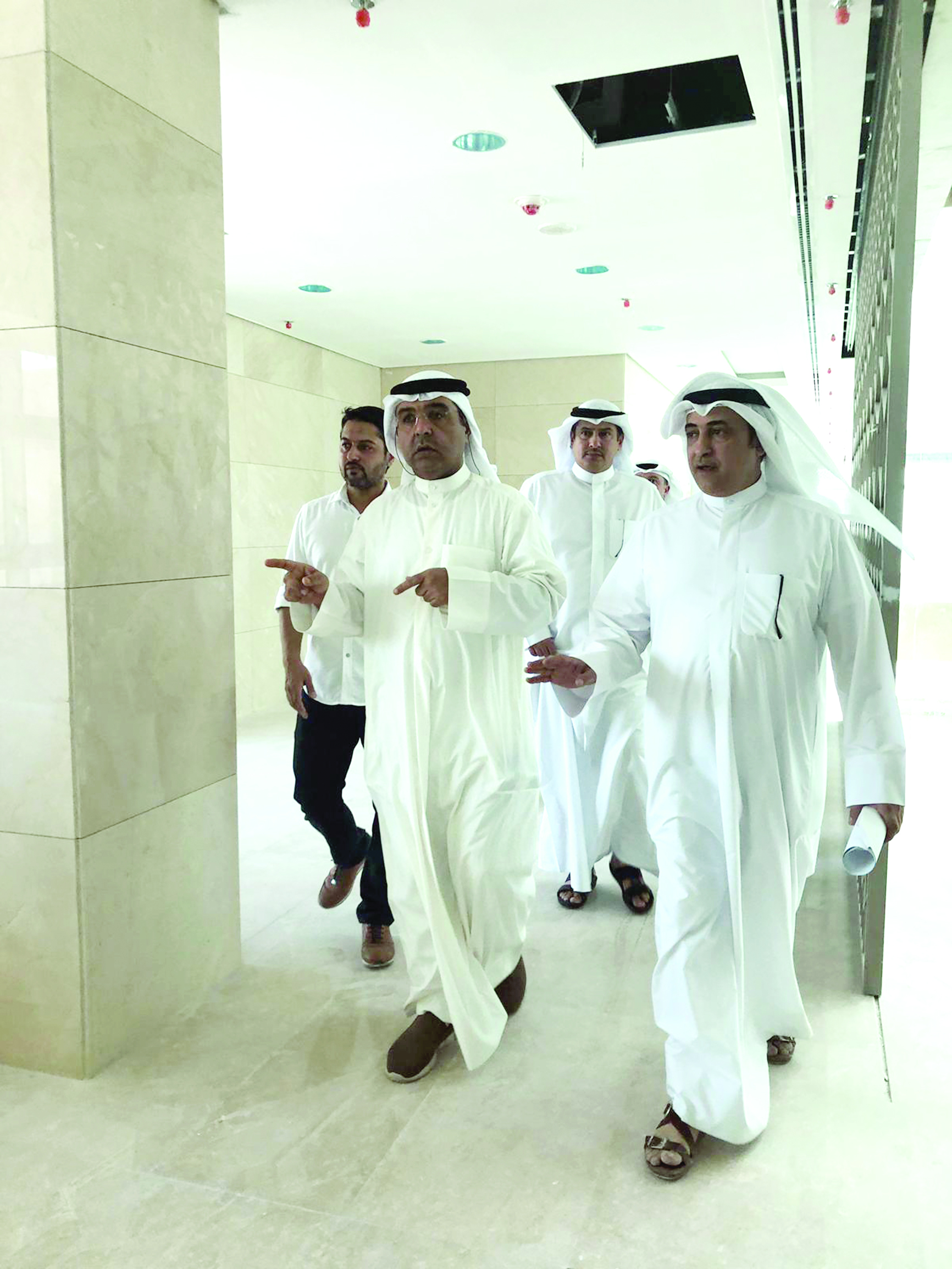 الرفاعي وسيد محسن خلال الجولة في المبنى 