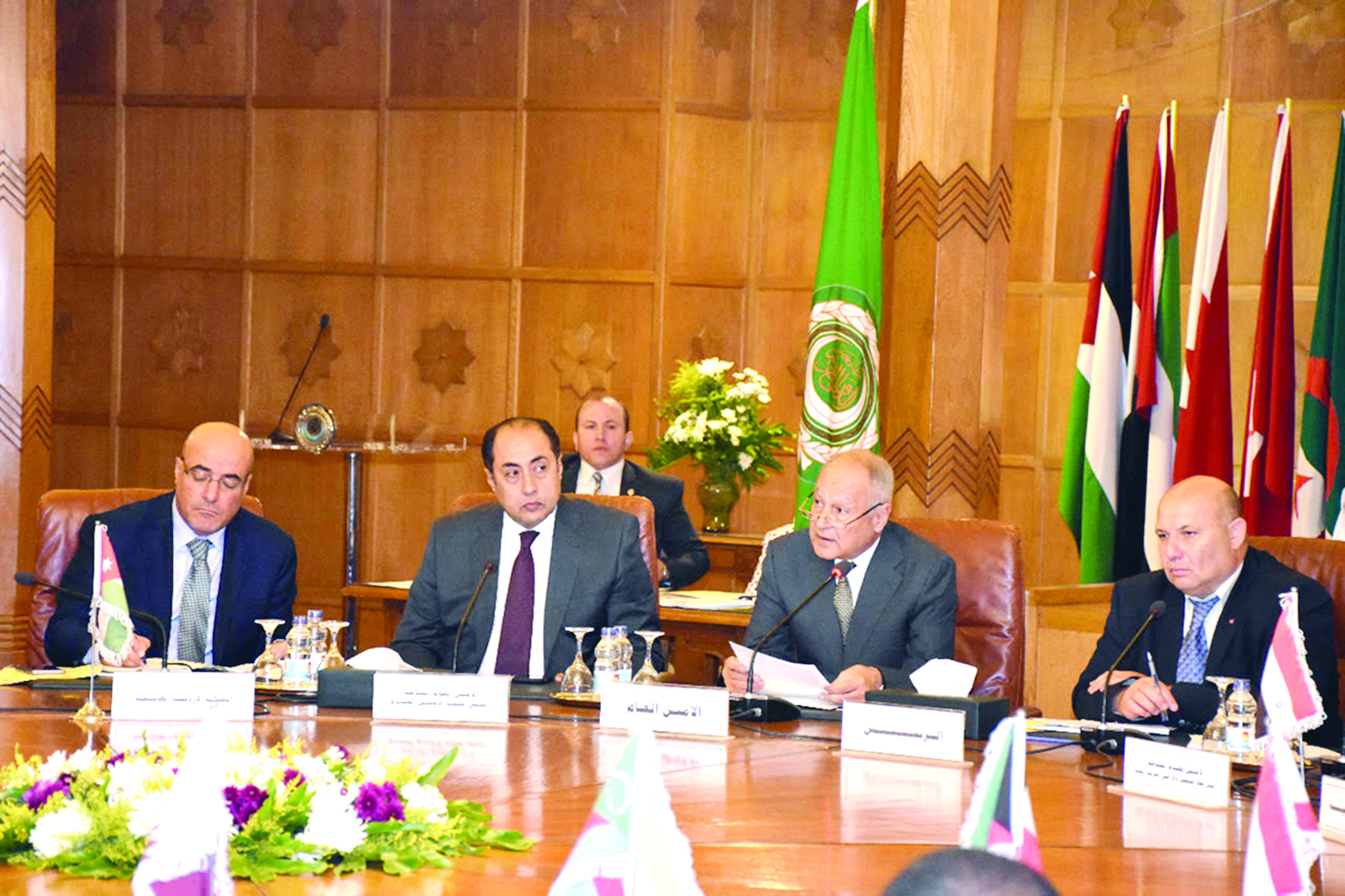 u0623u0628u0648 u0627u0644u063au064au0637 u064au062au0648u0633u0651u0637 u0648u0632u0631u0627u0621 u0645u0627u0644u064d u0639u0631u0628u0627u064b u062eu0644u0627u0644 u0627u0644u0627u062cu062au0645u0627u0639 u0627u0644u0637u0627u0631u0626 u0641u064a u0627u0644u0642u0627u0647u0631u0629 u0623u0645u0633t (u0627u0644u0631u0627u064a)