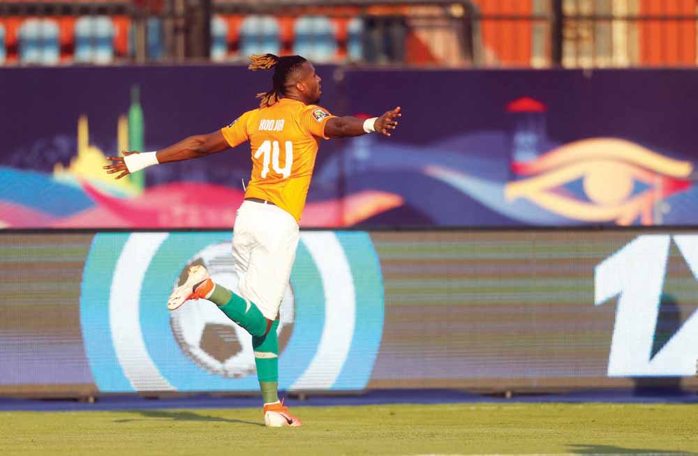 العاجي كودجيا محتفلاً بهدفه في مرمى جنوب أفريقيا		 (أ ف ب)   