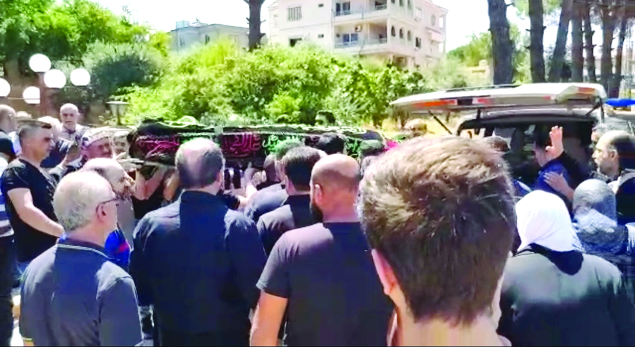 u062cu062bu0645u0627u0646 u0633u0627u0631u0629 u0645u062du0645u0648u0644u0627u064b u0639u0644u0649 u0627u0644u0623u0643u062au0627u0641