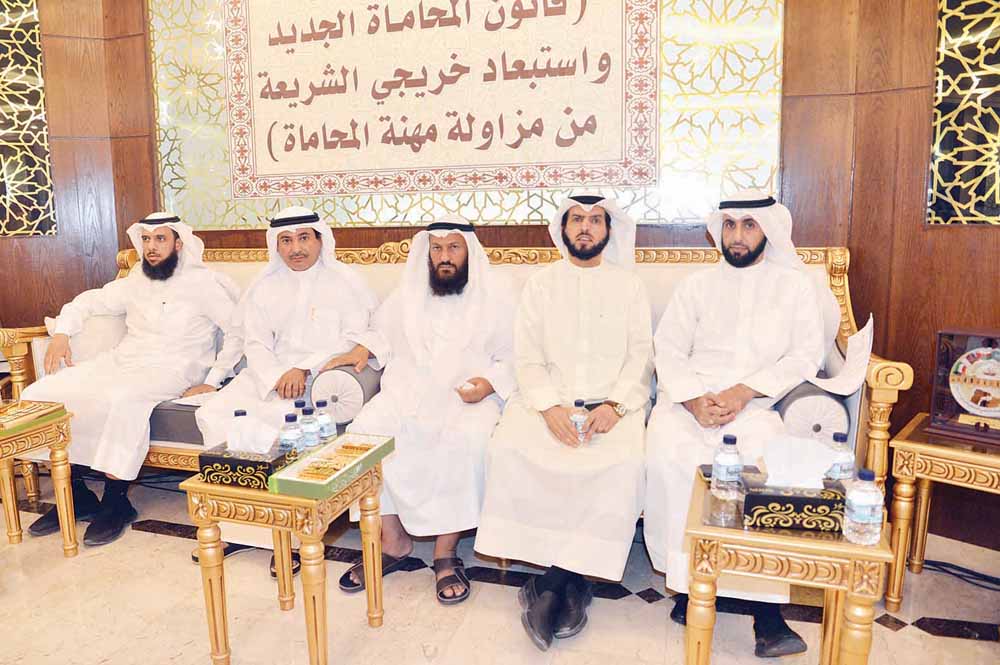 u0647u0627u064au0641 u0648u0627u0644u062fu0645u062eu064a u064au062au0648u0633u0637u0627u0646 u0639u062fu062fu0627u064b u0645u0646 u0627u0644u062du0636u0648u0631t (u062au0635u0648u064au0631 u0646u0627u064au0641 u0627u0644u0639u0642u0644u0629)