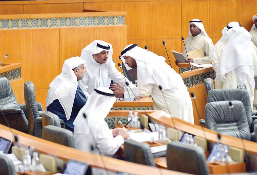 u062du0648u0627u0631 u062du0643u0648u0645u064a - u0646u064au0627u0628u064a