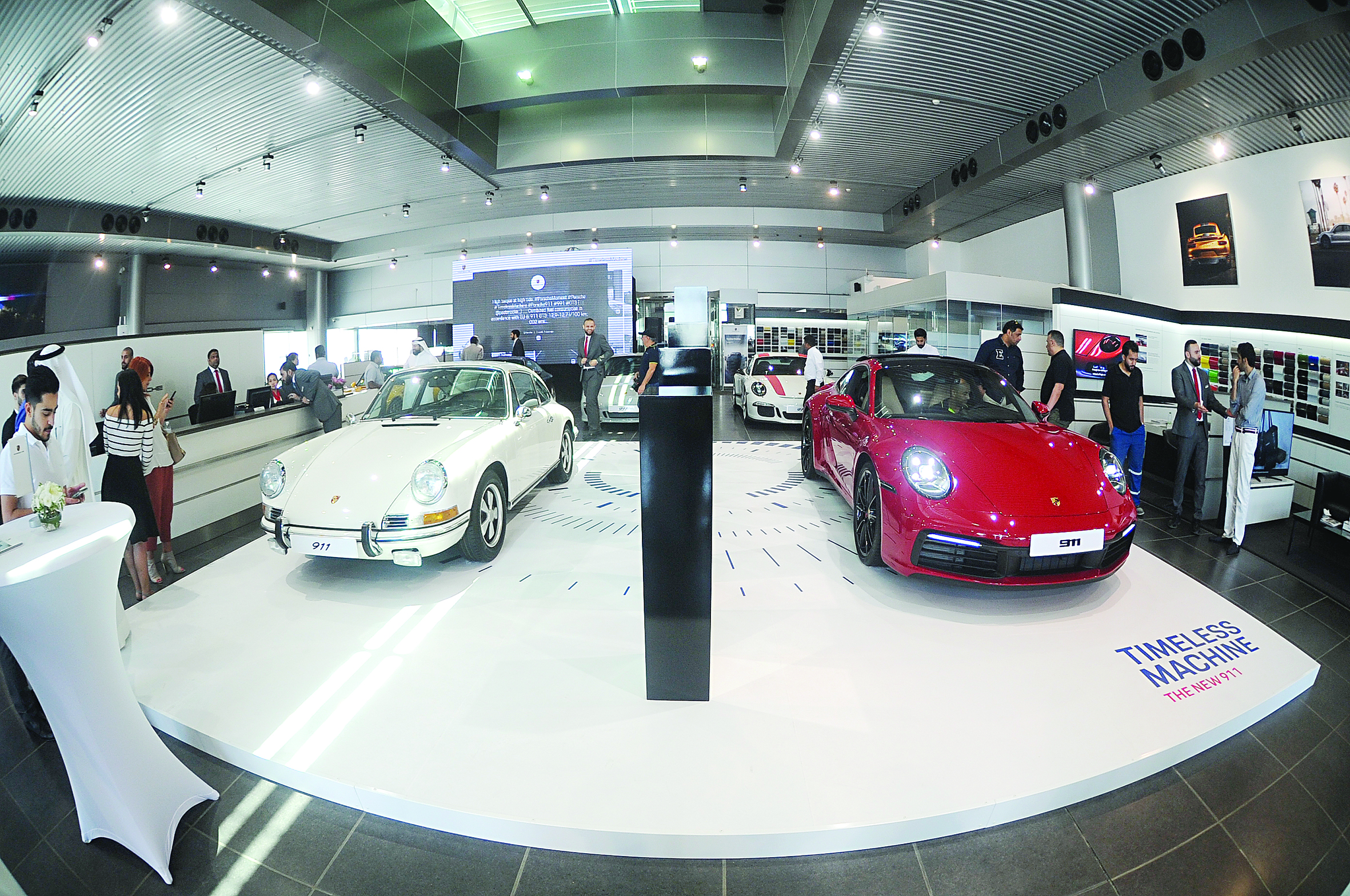 «بورشه 911» الجديدة جنباً إلى جنب مع موديل 1970