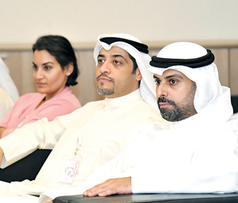 ناصر السنعوسي يتوسّط سعود بن عيد ونوره العبد الكريم