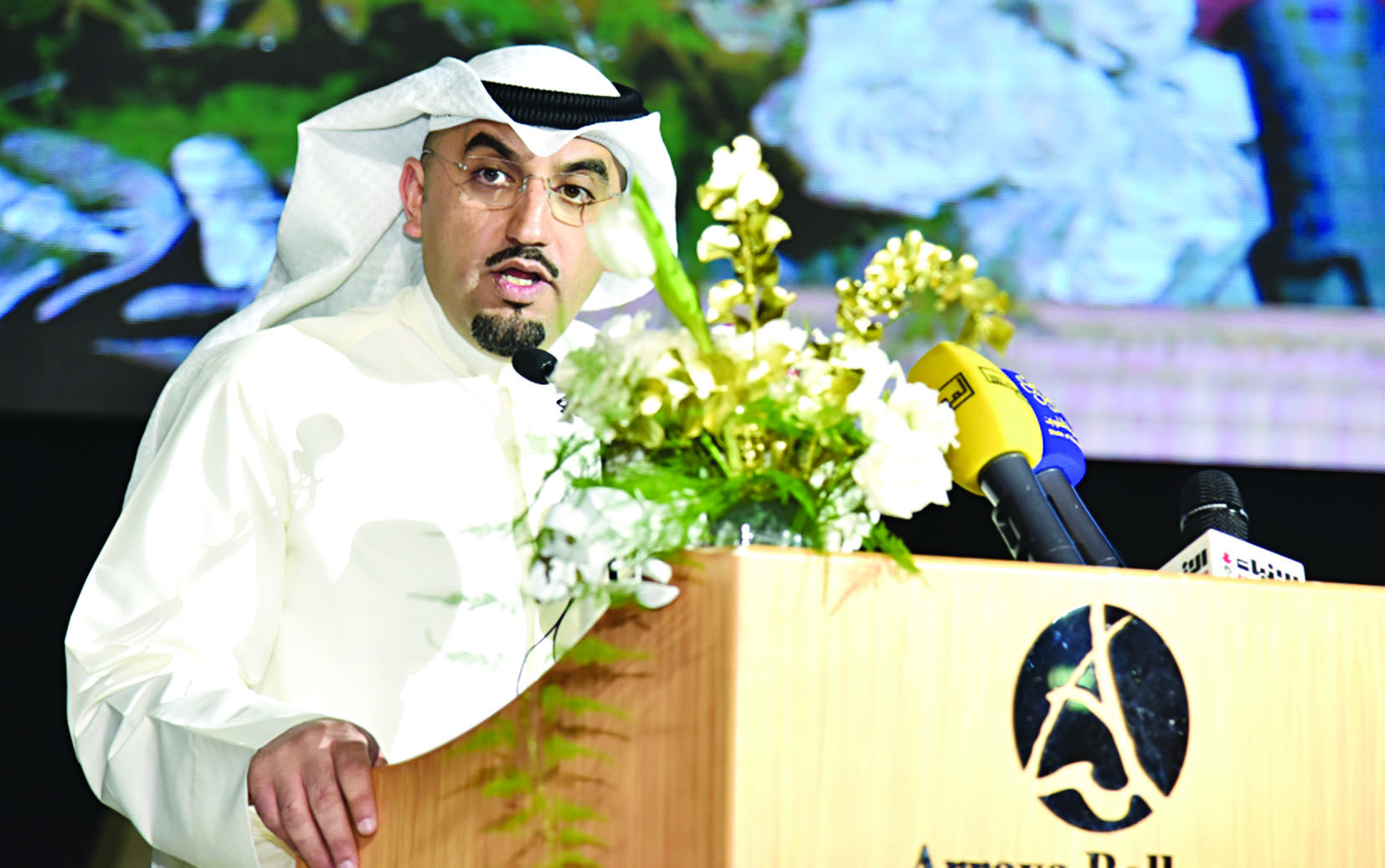 العثمان متحدثاً في الحفل