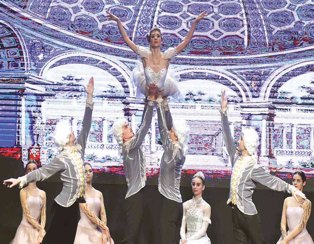 لوحة من «الجميلة النائمة» 	(تصوير أسعد عبدالله)