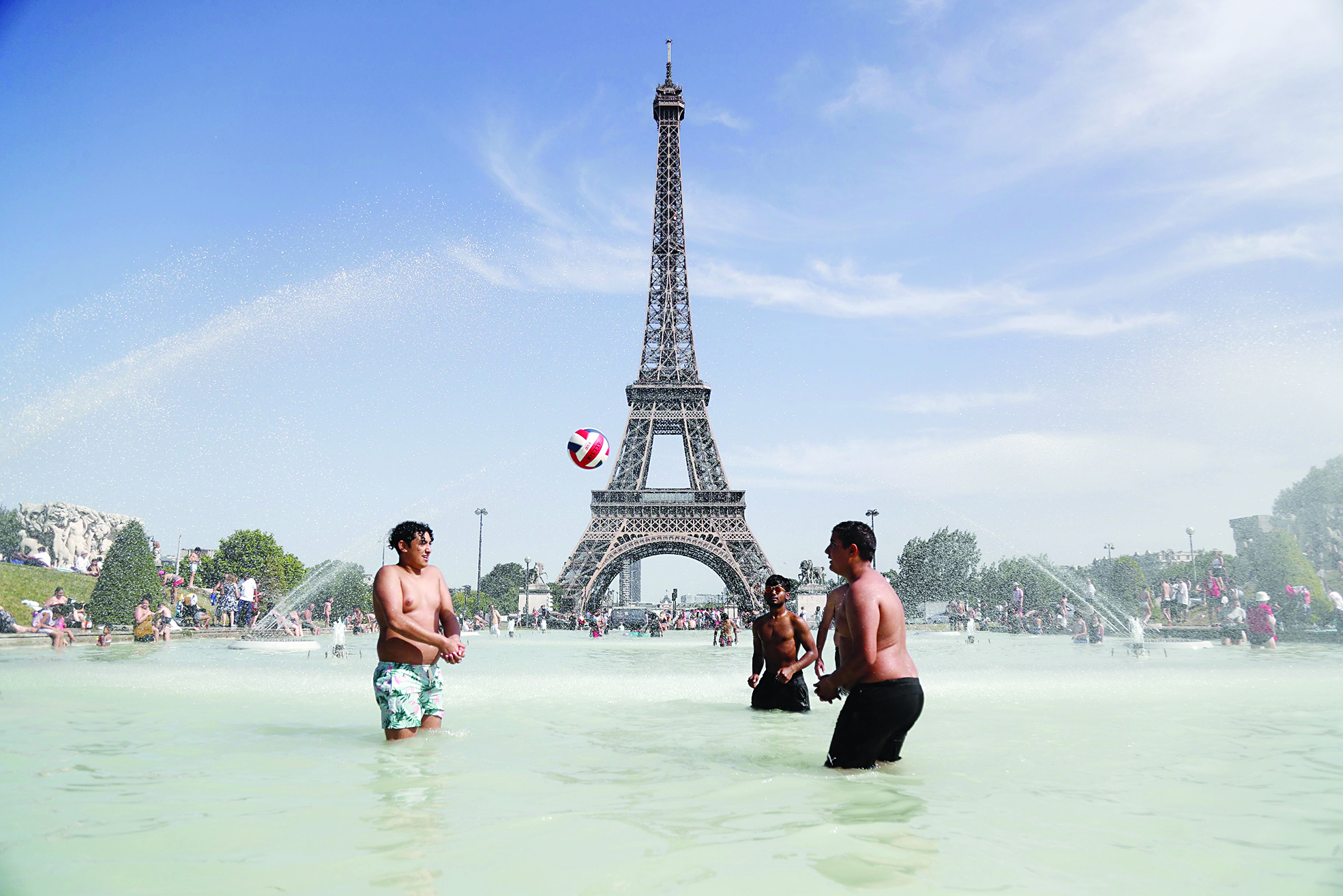 u0628u062du064au0631u0627u062a u0648u0645u0631u0634u0627u062a u0645u064au0627u0647 u0644u0644u062au062eu0641u064au0641 u0645u0646 u0627u0644u062du0631 u0642u0631u0628 u0628u0631u062c u0625u064au0641u0644 u0641u064a u0628u0627u0631u064au0633