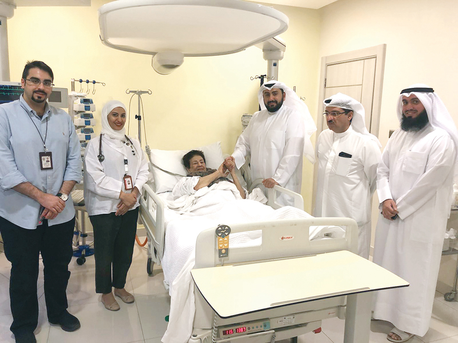 ... وباسل الصباح يطمئن إلى صحتها