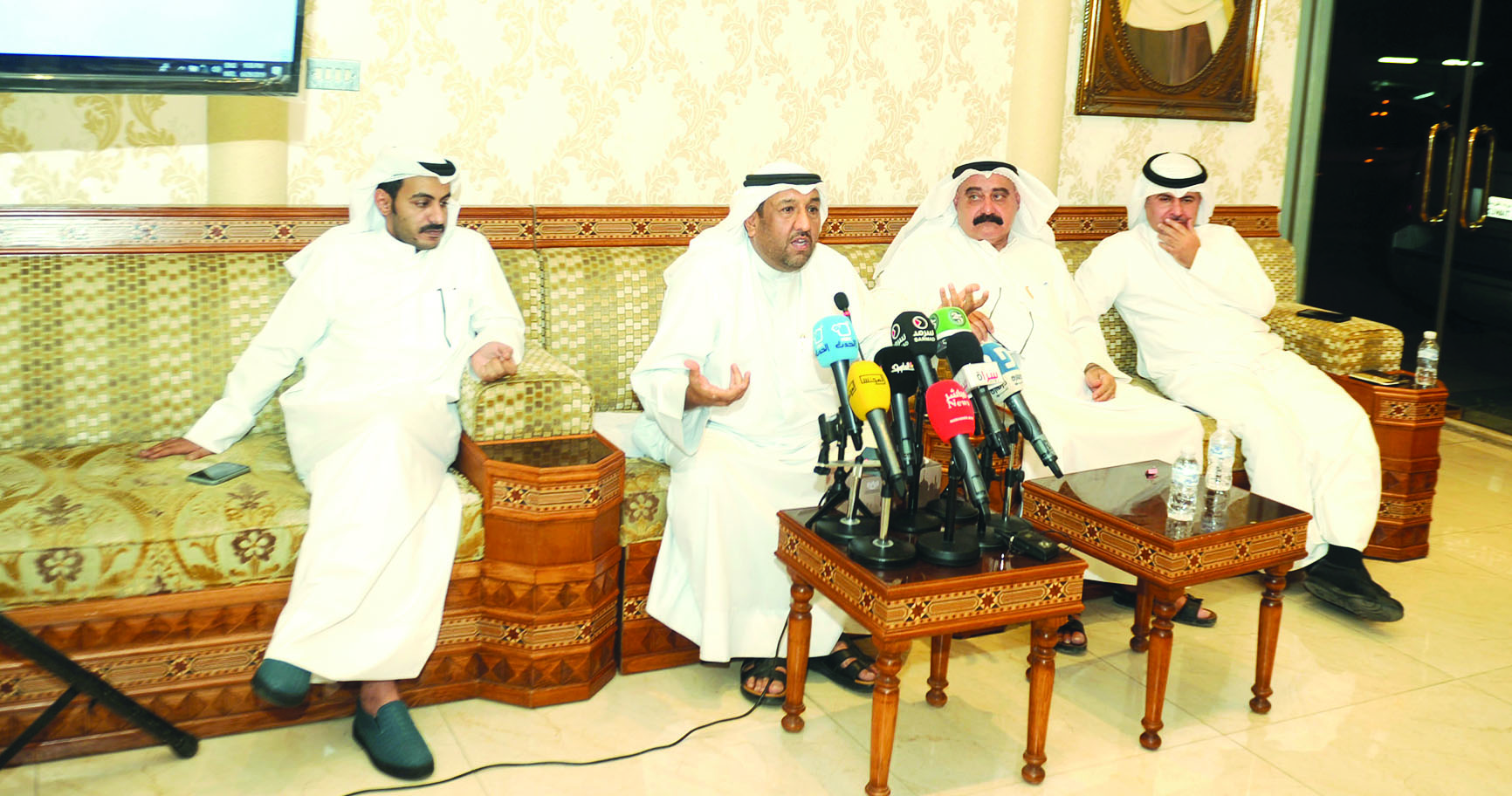 u0627u0644u0645u062au062du062fu062bu0648u0646 u0641u064a u0627u0644u0646u062fu0648u0629       t                                      (u062au0635u0648u064au0631 u0628u0633u0627u0645 u0632u064au062fu0627u0646)