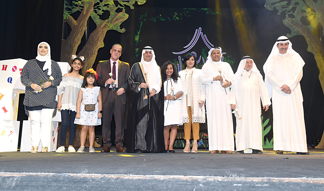 العبدالجليل والدويش مع الزاير... ولجنة التقييم 	 (تصوير سعد هنداوي )