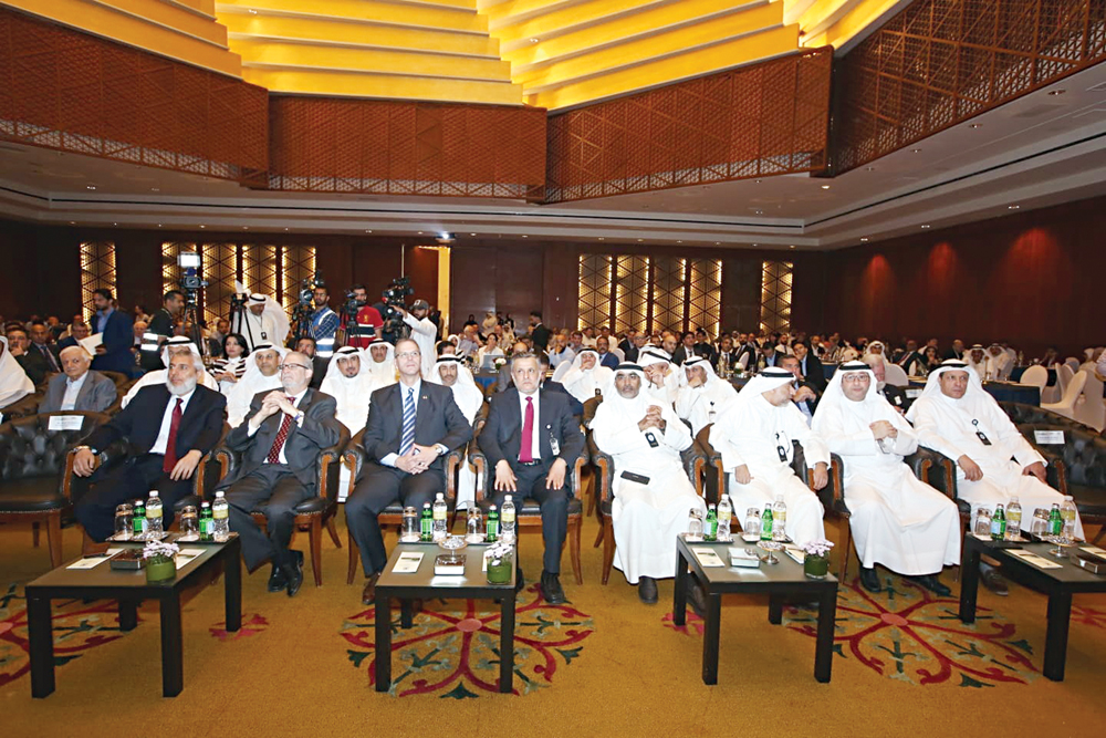 كبار الحضور خلال المنتدى