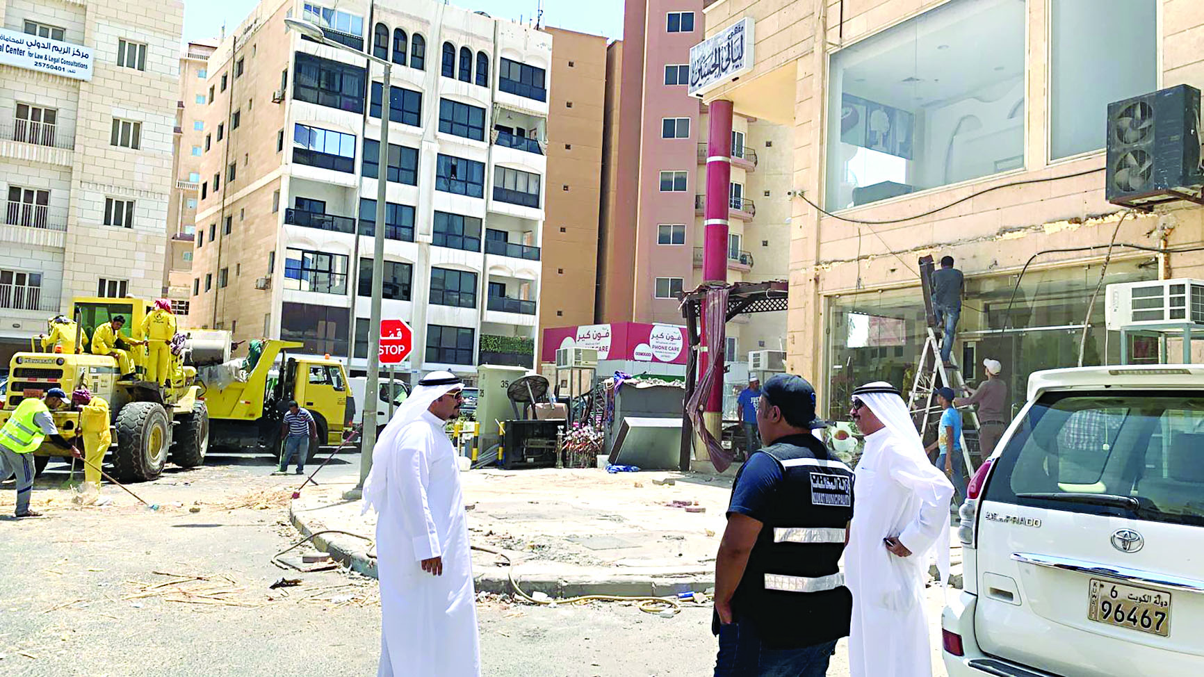 رمضان يتابع عملية الإزالة 	