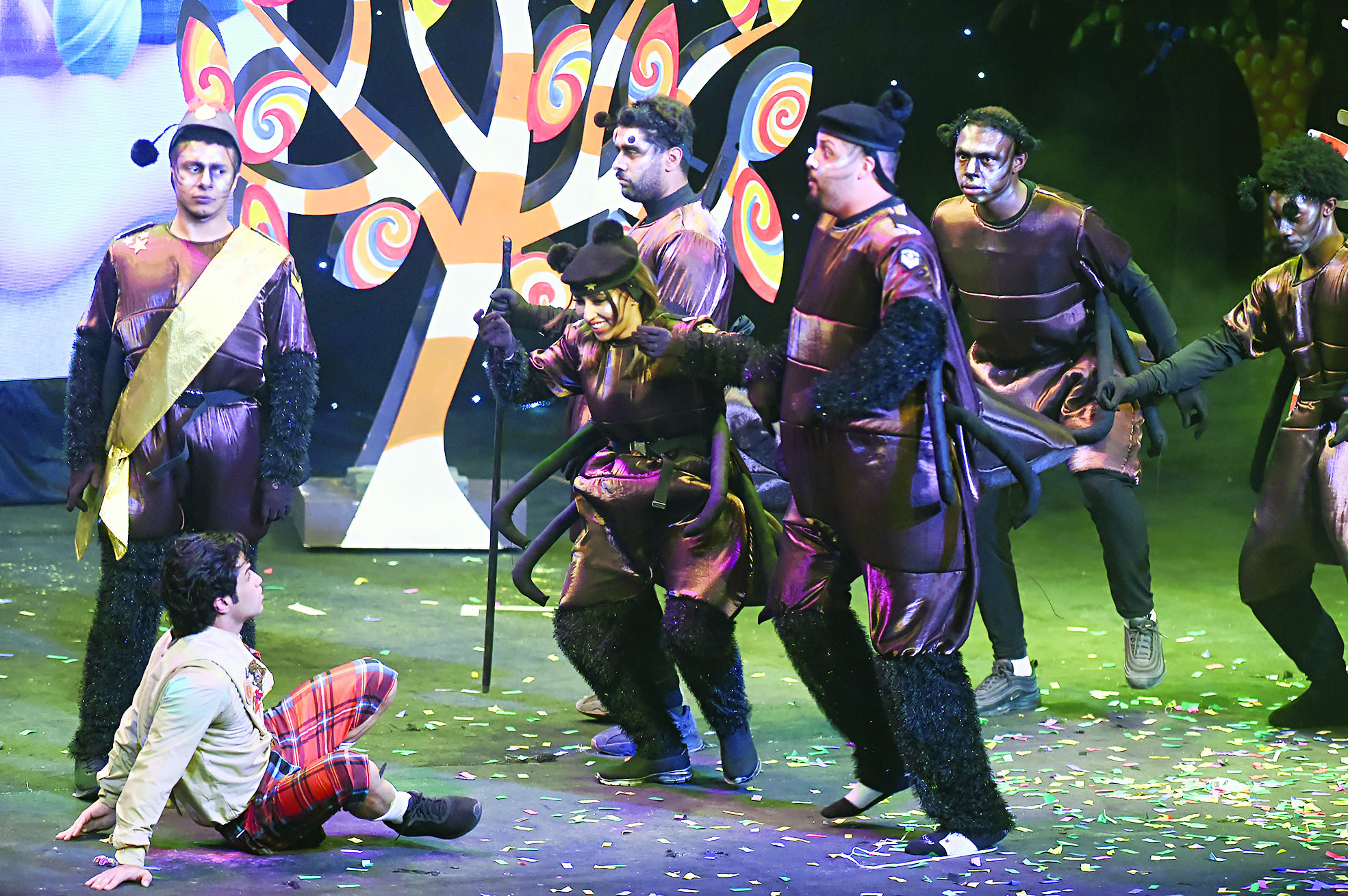 u0645u0634u0647u062f u0645u0646 u0627u0644u0639u0631u0636 u0627u0644u0645u0633u0631u062du064a   t  (u062au0635u0648u064au0631 u0623u0633u0639u062f u0639u0628u062fu0627u0644u0644u0647)