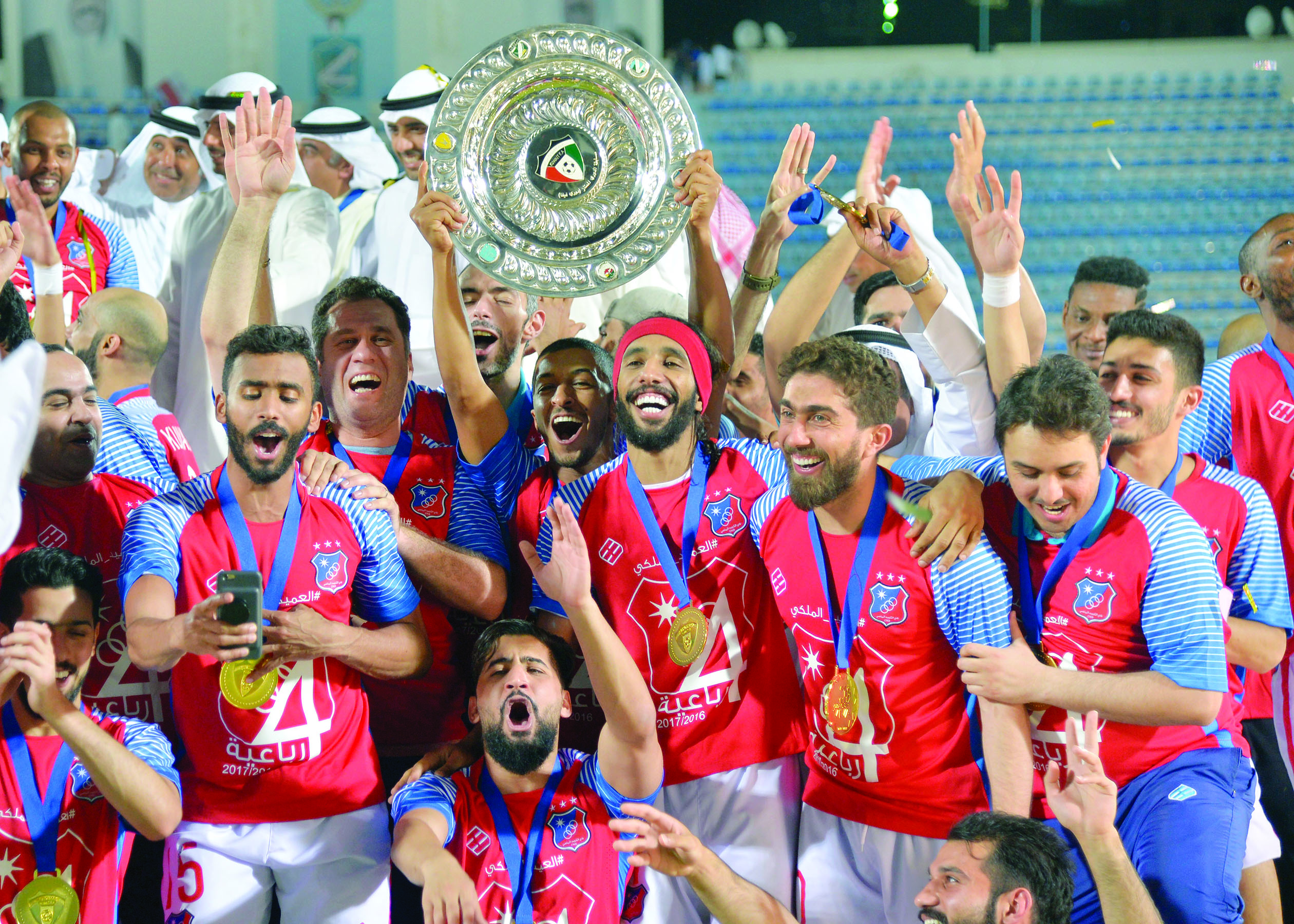 اللجنة الموقتة لاتحاد كرة القدم سلّمت «الكويت» درع «دوري 2017»