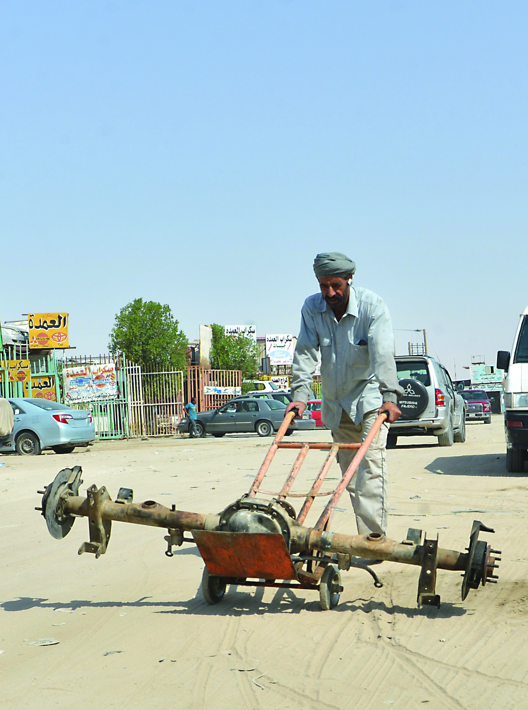 لا مفر من العمل تحت الشمس                 	 (تصوير نايف العقلة)