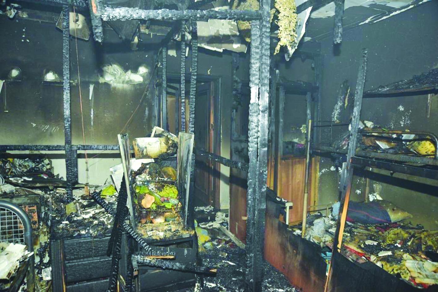 أثر النار على إحدى الغرف