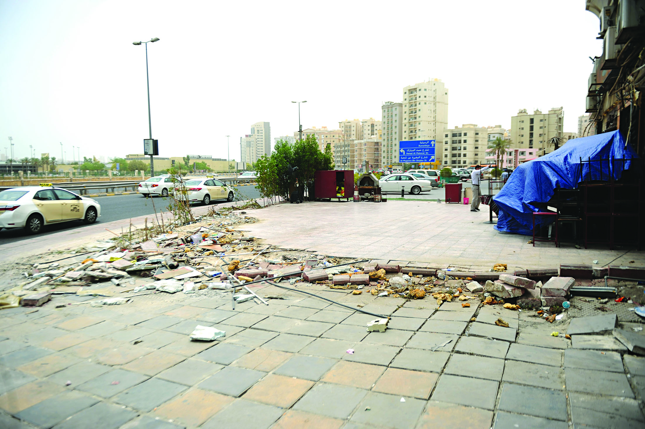 إعادة الأرصفة لما كانت عليه سابقاً 