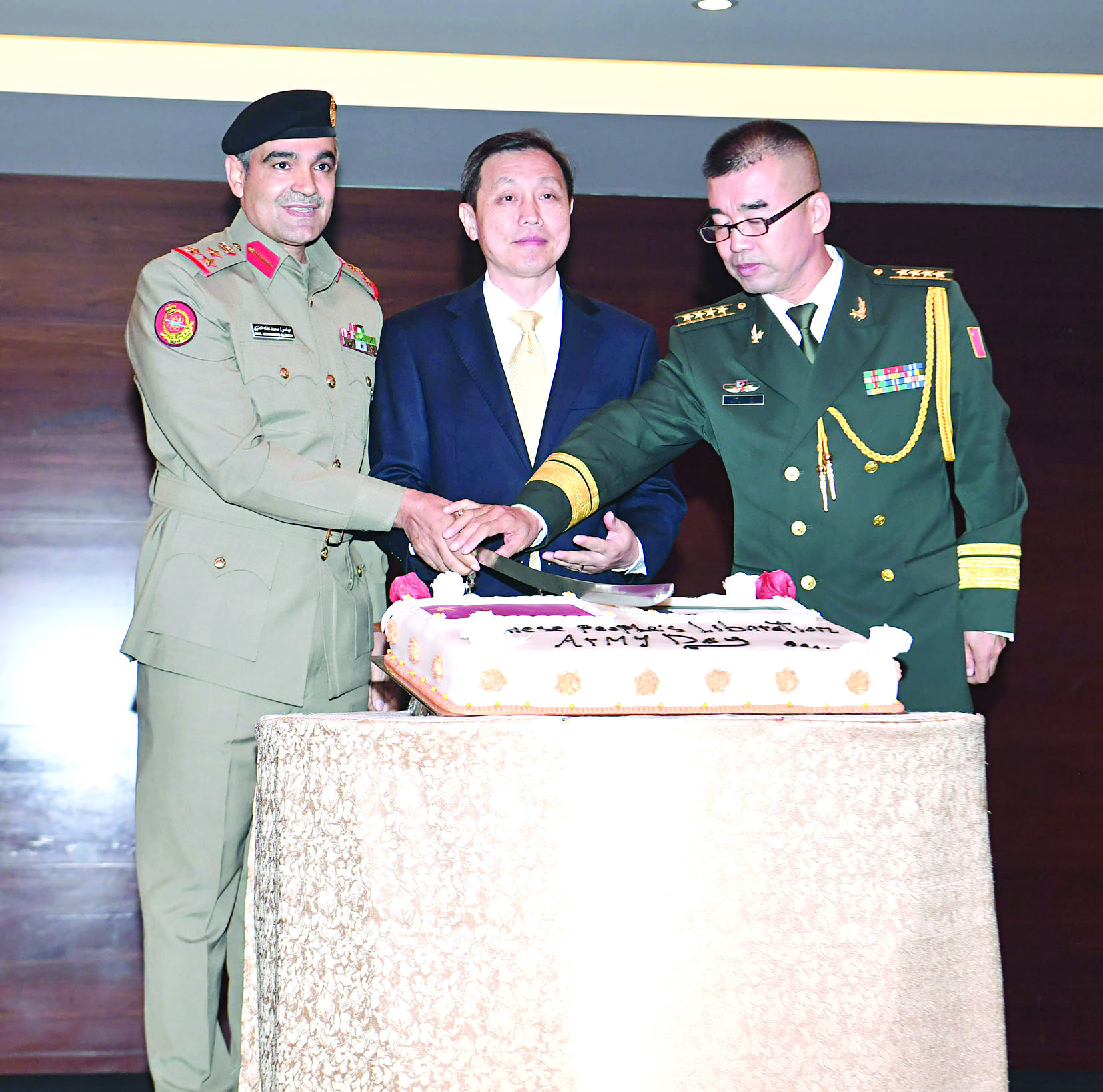 u0627u0644u0639u0646u0632u064a u0648u0627u0644u0633u0641u064au0631 u0627u0644u0635u064au0646u064a u0648u0627u0644u0645u0644u062du0642 u0627u0644u0639u0633u0643u0631u064a u064au0642u0635u0648u0646 u0642u0627u0644u0628 u0627u0644u062du0644u0648u0649t(u062au0635u0648u064au0631 u0628u0633u0627u0645 u0632u064au062fu0627u0646)