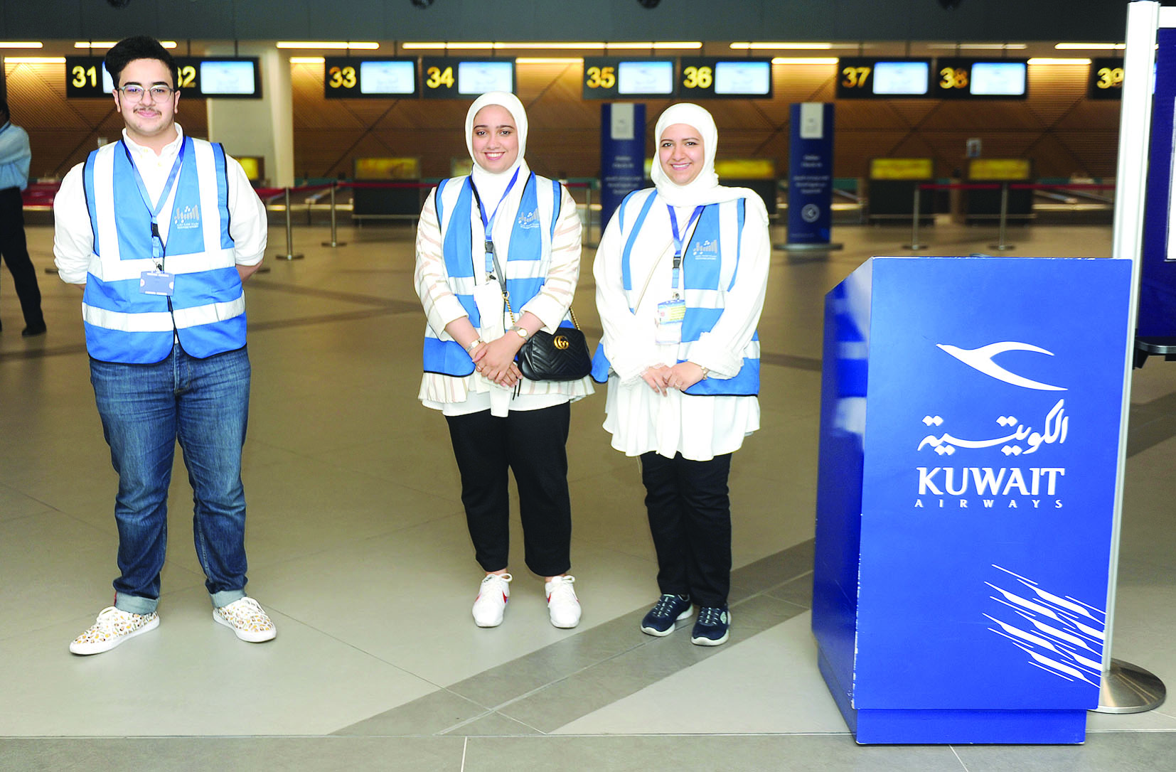 u0645u062au0637u0648u0639u0648 u00abu0623u0635u062fu0642u0627u0621 u0627u0644u0645u0637u0627u0631u00bb u064au0633u0627u0639u062fu0648u0646 u0627u0644u0645u0633u0627u0641u0631u064au0646 u0628u0633u0631u0648u0631