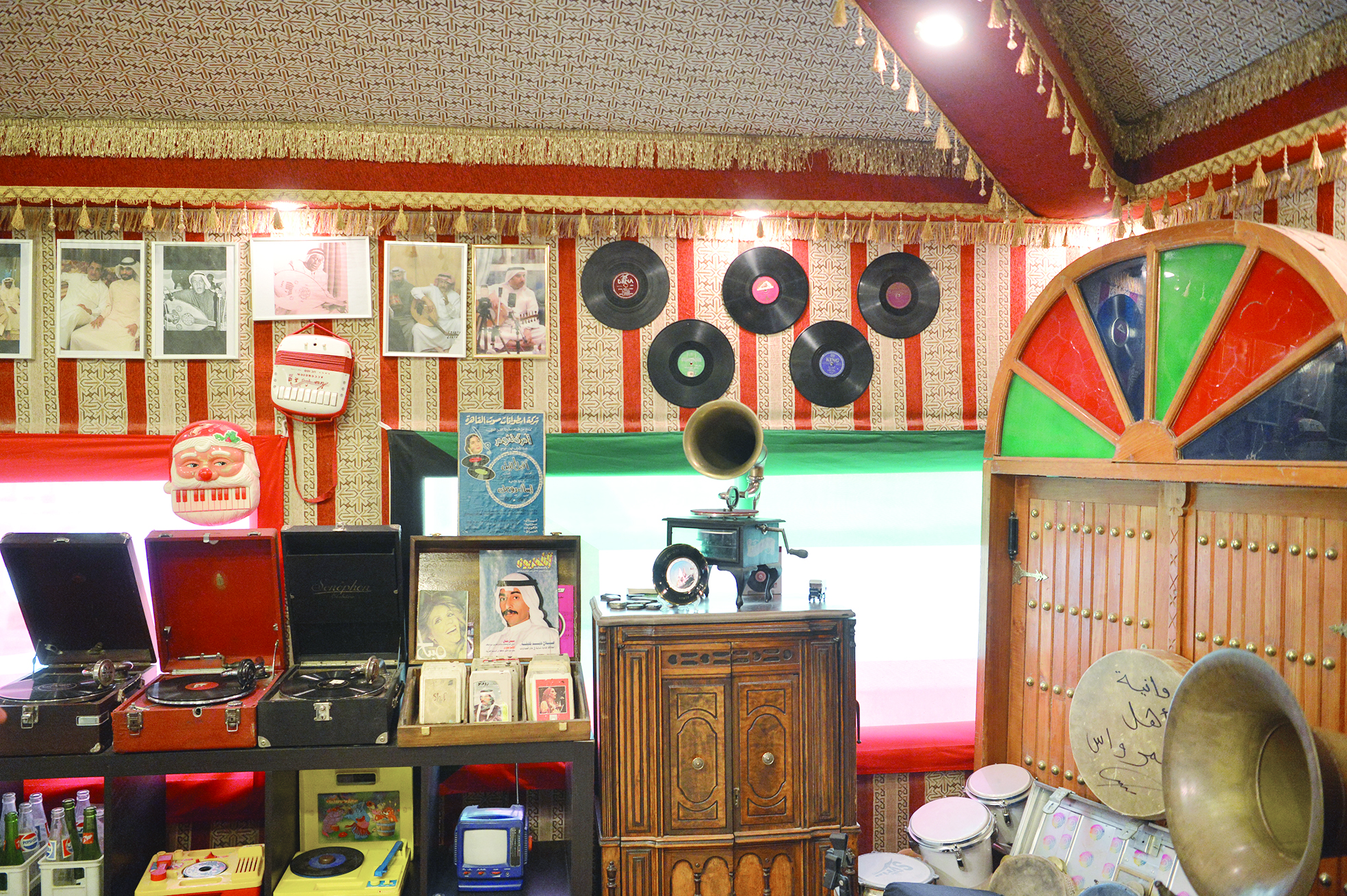 مقتنيات وآلات موسيقية تاريخية 