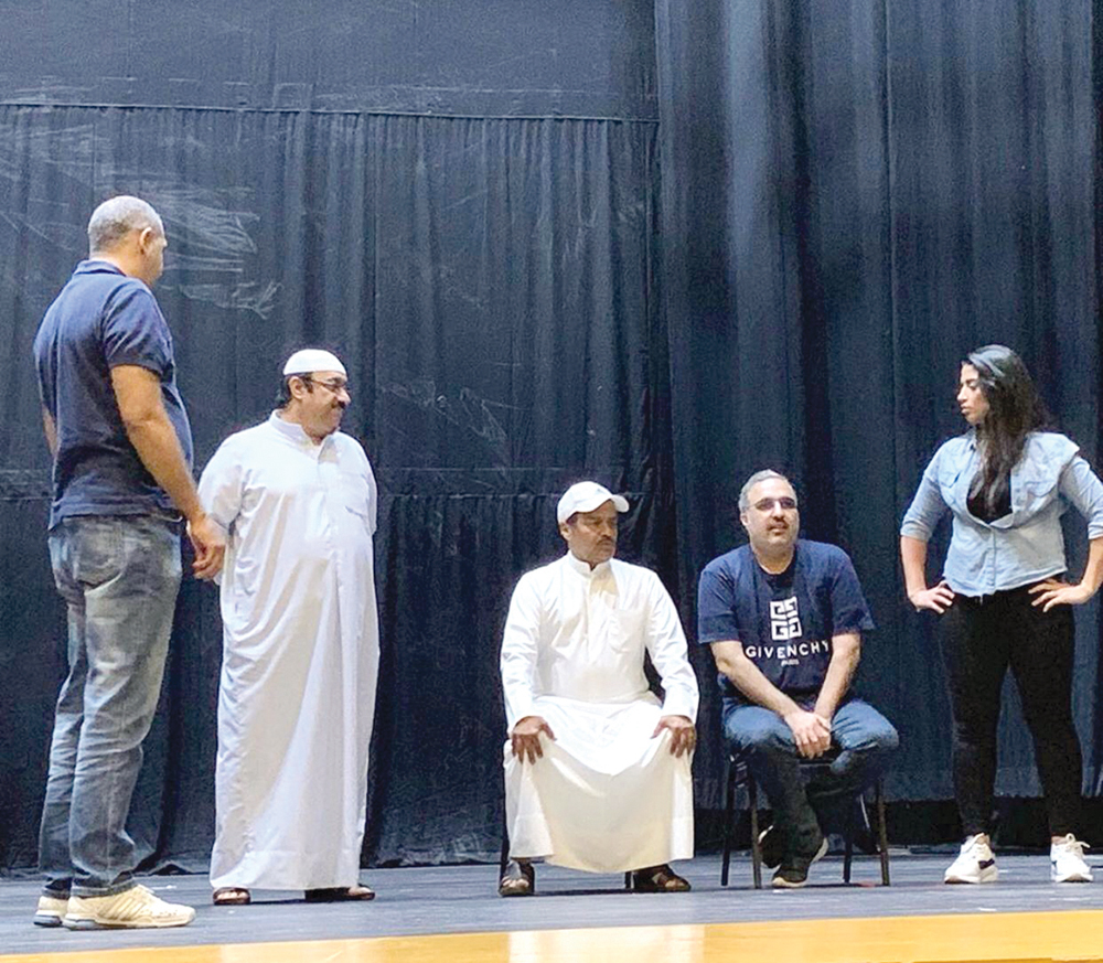 من بروفات «رحلة بدينار ونص»