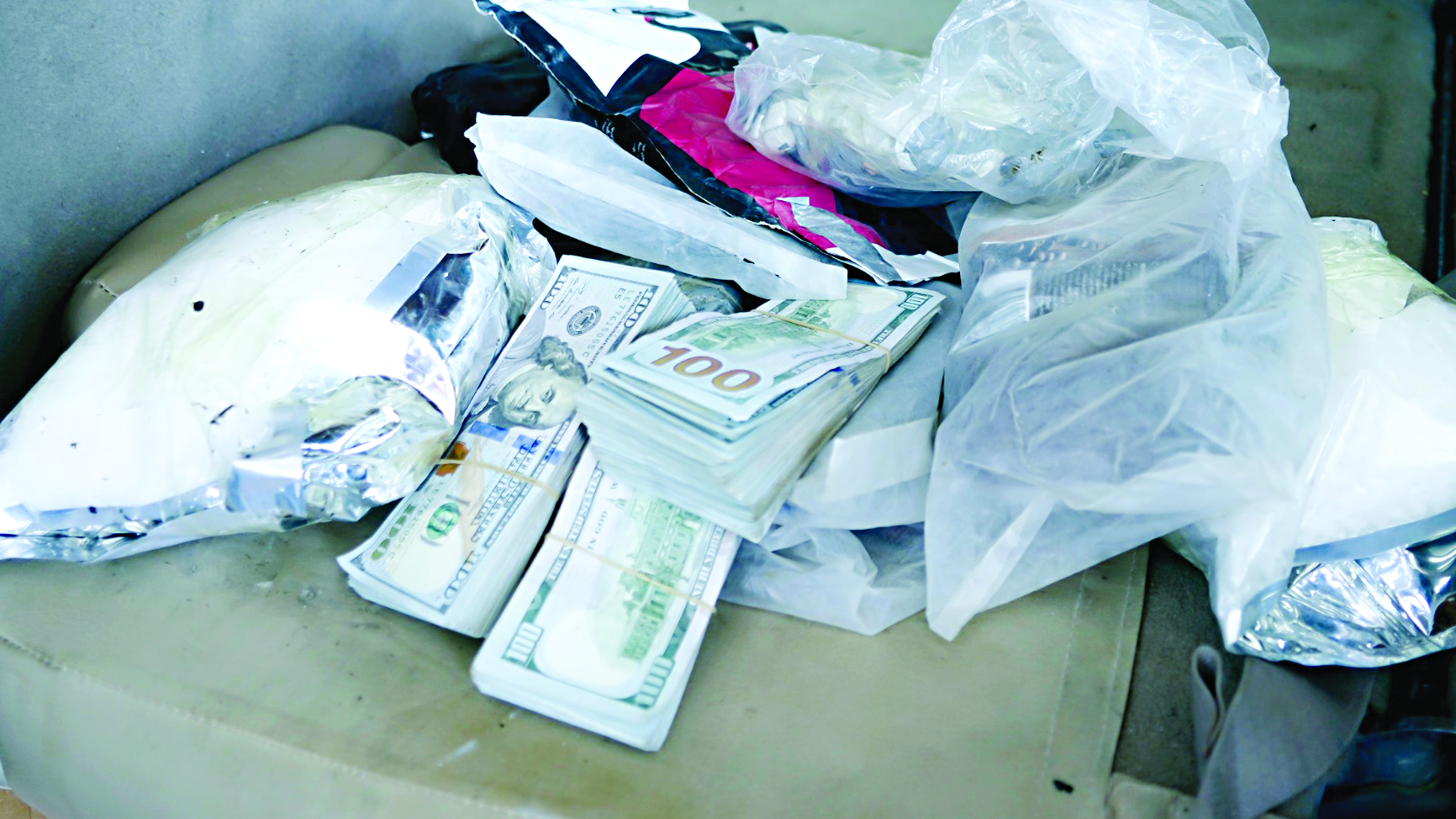 دولارات ومخدرات 