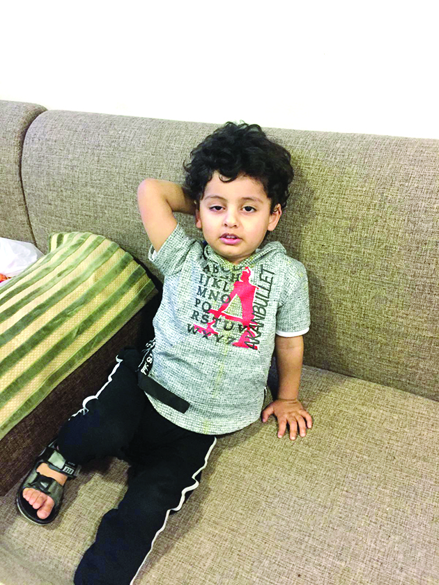 u0637u0641u0644 u064au0628u062du062b u0639u0646 u0630u0648u064au0647 