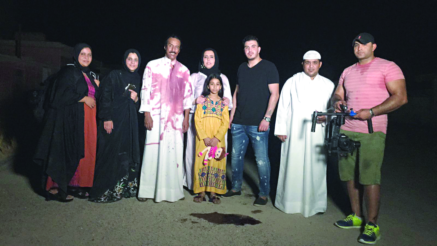 مريم الصباح تتوسط أبطال الفيديو كليب