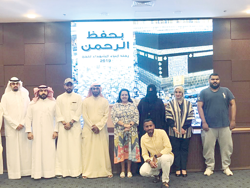 u0641u0627u0637u0645u0629 u0627u0644u0623u0645u064au0631 u0645u0639 u0628u0639u0636 u0627u0644u0645u0634u0645u0648u0644u064au0646 u0628u0645u0646u062du0629 u0627u0644u062du062c u0645u0646 u0630u0648u064a u0627u0644u0634u0647u062fu0627u0621