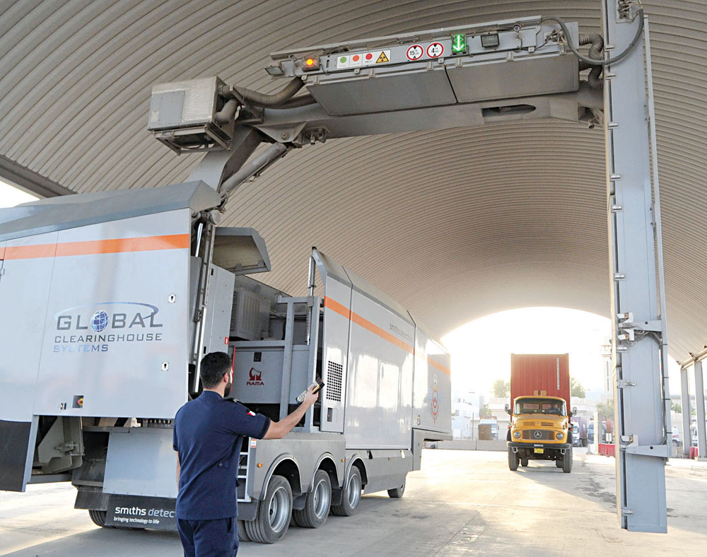 جهاز السكانر ساهم في كشف التهريب