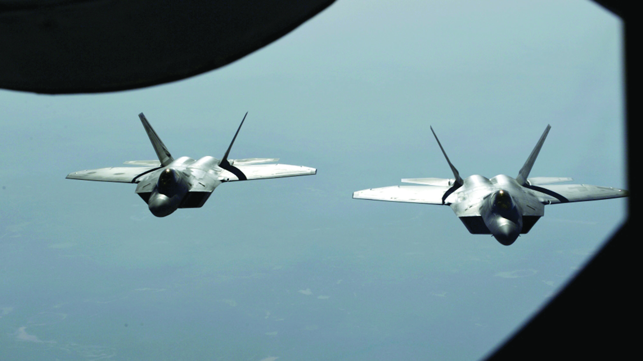 u0645u0642u0627u062au0644u062au0627u0646 u0623u0645u064au0631u0643u064au062au0627u0646 u0645u0646 u0637u0631u0627u0632 u00abu0627u0641 22u00bb u0648u0645u0642u0631u0647u0645u0627 u0642u0627u0639u062fu0629 u0627u0644u0639u062fu064au062f u0627u0644u062cu0648u064au0629 u0641u064a u0642u0637u0631 u062au062du0644u0642u0627u0646 u0641u064a u062au0634u0643u064au0644 u062eu0644u0641 u0637u0627u0626u0631u0629 u0645u0646 u0637u0631u0627u0632 u00abu0643u064a u0633u064a 135u00bb u062eu0644u0627u0644 u0645u0647u0645u0629 u0644u0644u062au0632u0648u062f u0628u0627u0644u0648u0642u0648u062f t(u0631u0648u064au062au0631u0632)