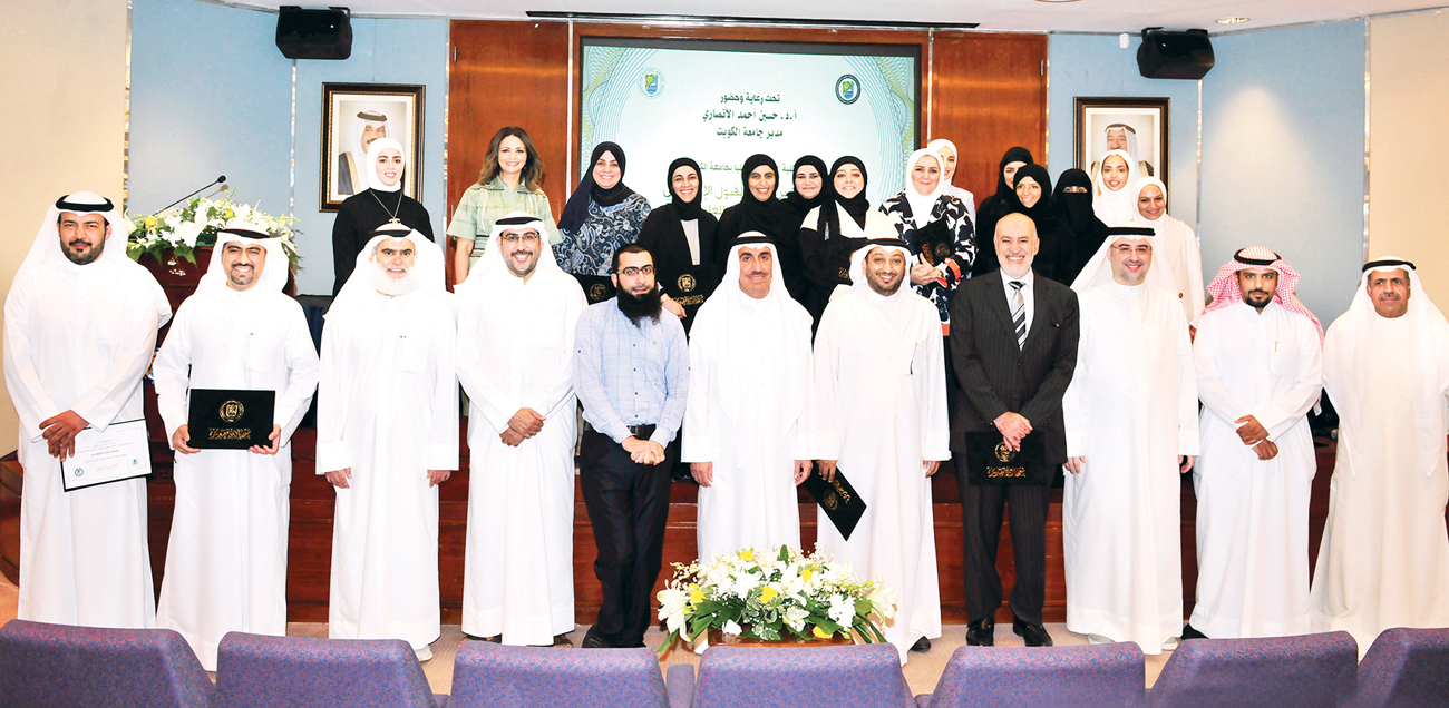 u0645u062fu064au0631 u0627u0644u062cu0627u0645u0639u0629 u064au062au0648u0633u0637 u0639u0645u064au062f u0627u0644u0643u0644u064au0629 u0648u0645u0633u0624u0648u0644u064au0647u0627 u0648u0627u0644u062cu0647u0627u062a u0627u0644u0645u0643u0631u0645u0629 u0641u064a u0627u0644u062du0641u0644