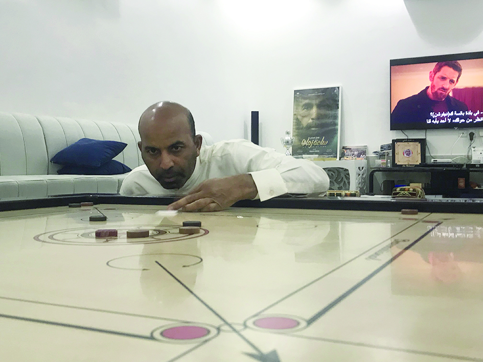 طارق العلي محاولاً إصابة الهدف