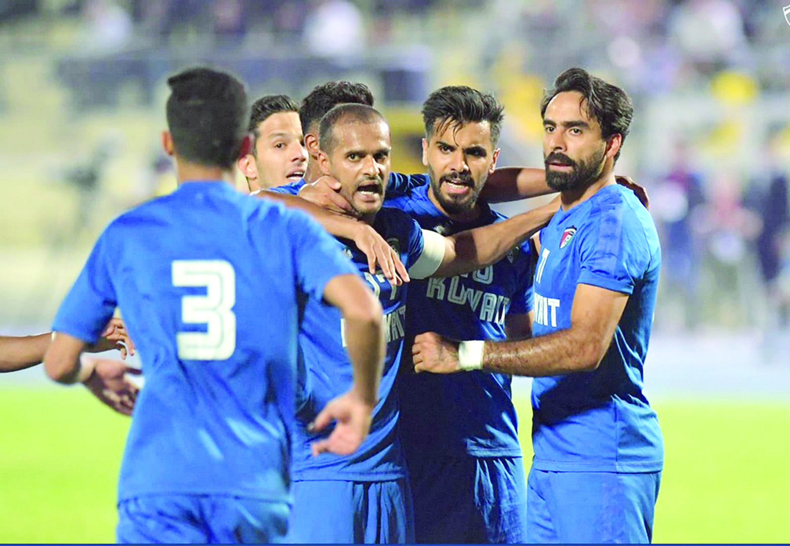 u0644u0627u0639u0628u0648 u00abu0627u0644u0623u0632u0631u0642u00bb u064au062au0628u0627u062fu0644u0648u0646 u0627u0644u062au0647u0646u0626u0629 u0628u0639u062f u0647u062fu0641 u0627u0644u062au0639u0627u062fu0644 u0641u064a u0627u0644u0645u0631u0645u0649 u0627u0644u0633u0639u0648u062fu064a                     t     (u0645u0648u0642u0639 u0627u062au062du0627u062f u0643u0631u0629 u0627u0644u0642u062fu0645)