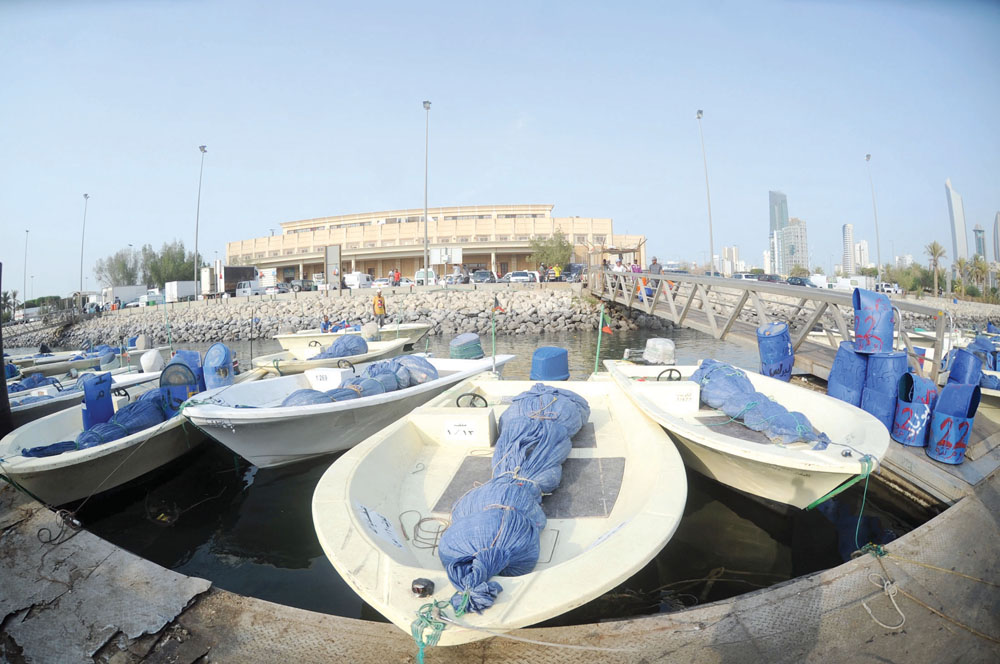 مراكب الصيادين متوقفة 